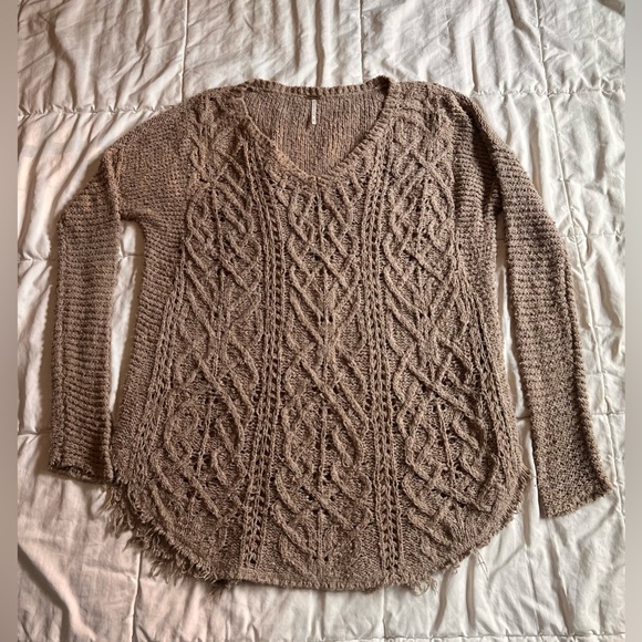 Free People Sweaters - FREE PEOPLE cotton nubbly v-neck sweater. Size Medium